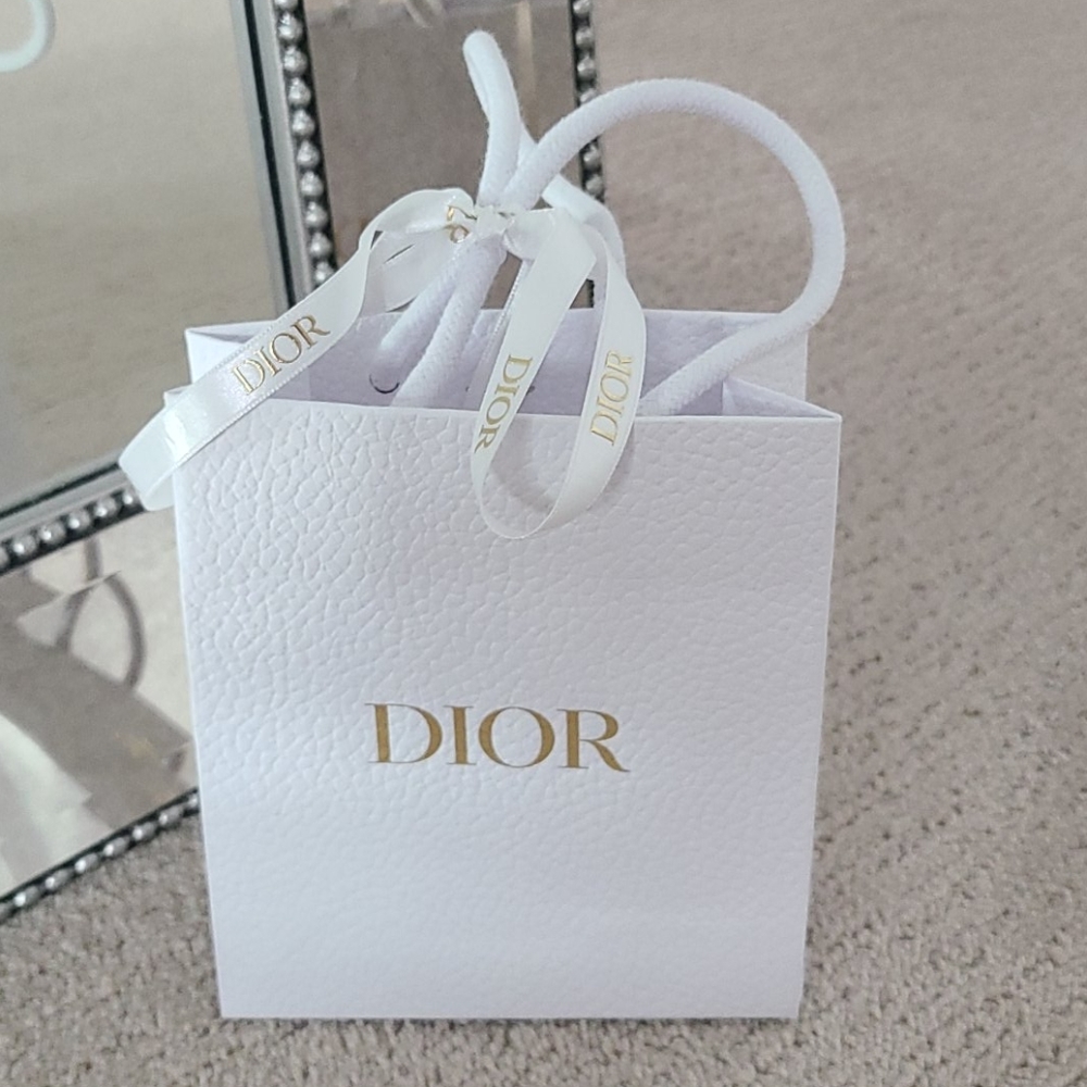 Dior Bag & Ribbon - Picture 2 of 6